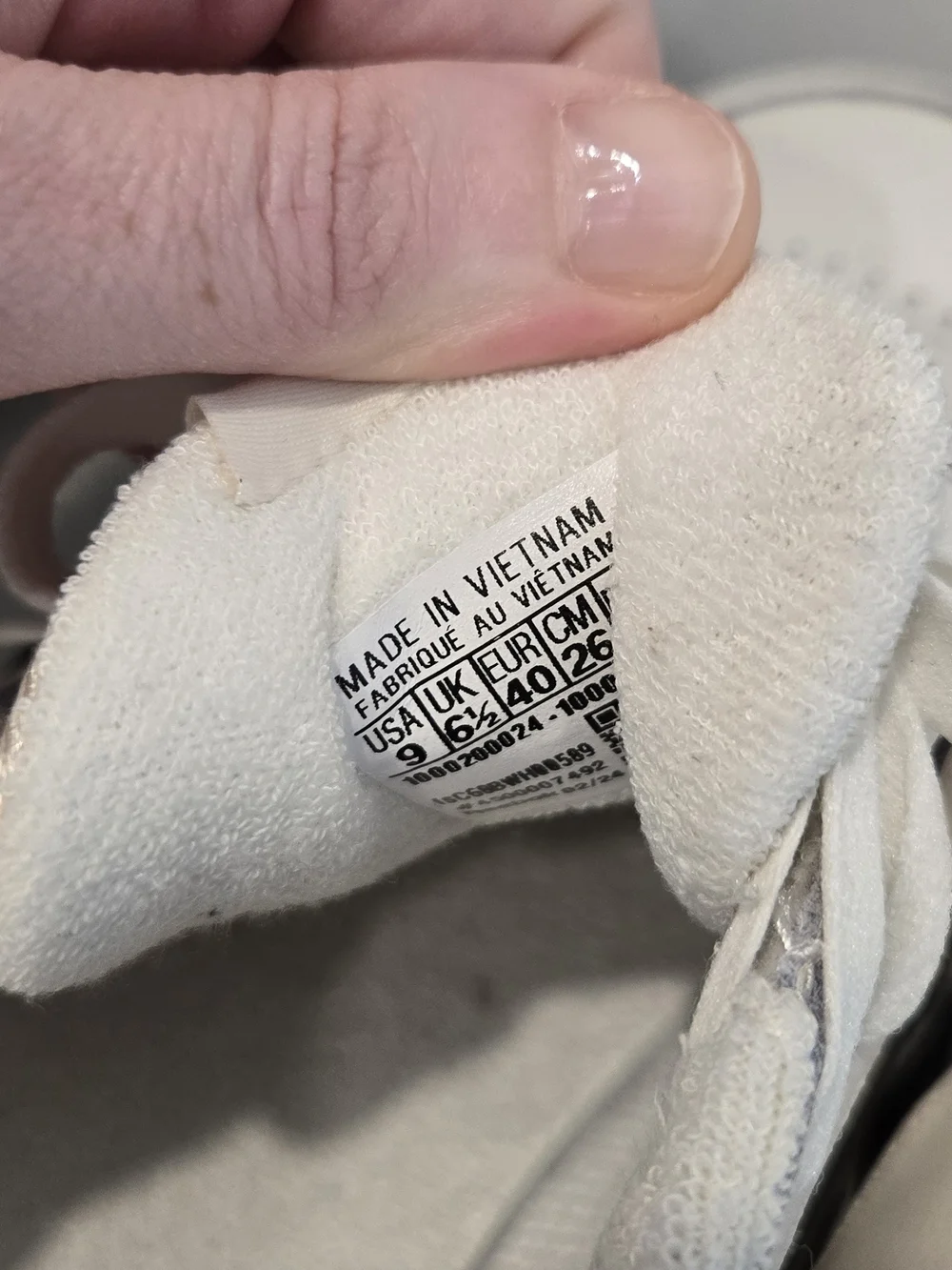 Reebok White Sneakers with Black Accents - Picture 6 of 6